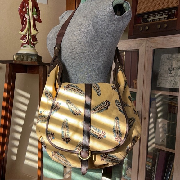 Lucky Brand Handbags - Vintage Lucky Brand Butter Yellow Canvas Crossbody Hobo Bag Slouchy Boho Y2K